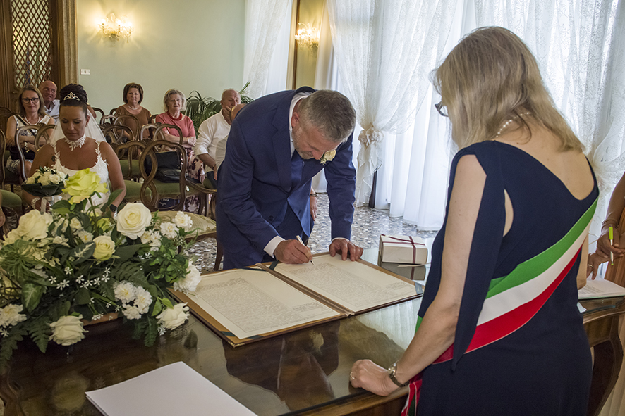 Fotografo sposi, servizio fotografico matrimonio Venezia, sposi a Venezia, studio fotografico Venezia, fotografo per matrimoni in veneto, sposarsi a Venezia, fotografo sposi, fotografo campagnolo simone, album fotografico sposi venezia, il giorno delle nozze, fotografo nozze, servizio fotografico di nozze.