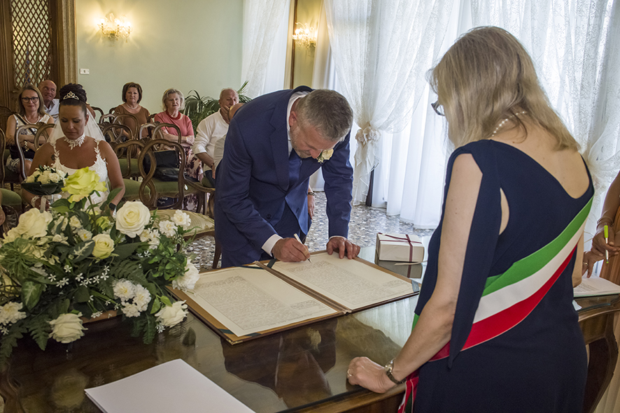 Fotografo sposi, servizio fotografico matrimonio Venezia, sposi a Venezia, studio fotografico Venezia, fotografo per matrimoni in veneto, sposarsi a Venezia,  fotografo sposi, fotografo campagnolo simone, album fotografico sposi venezia, il giorno delle nozze, fotografo nozze, servizio fotografico di nozze. 