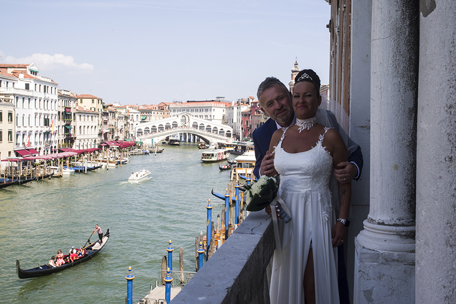 Fotografo sposi, servizio fotografico matrimonio Venezia, sposi a Venezia, studio fotografico Venezia, fotografo per matrimoni in veneto, sposarsi a Venezia,  fotografo sposi, fotografo campagnolo simone, album fotografico sposi venezia, il giorno delle nozze, fotografo nozze, servizio fotografico di nozze. 