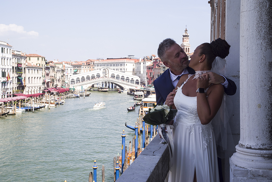 Fotografo sposi, servizio fotografico matrimonio Venezia, sposi a Venezia, studio fotografico Venezia, fotografo per matrimoni in veneto, sposarsi a Venezia,  fotografo sposi, fotografo campagnolo simone, album fotografico sposi venezia, il giorno delle nozze, fotografo nozze, servizio fotografico di nozze. 