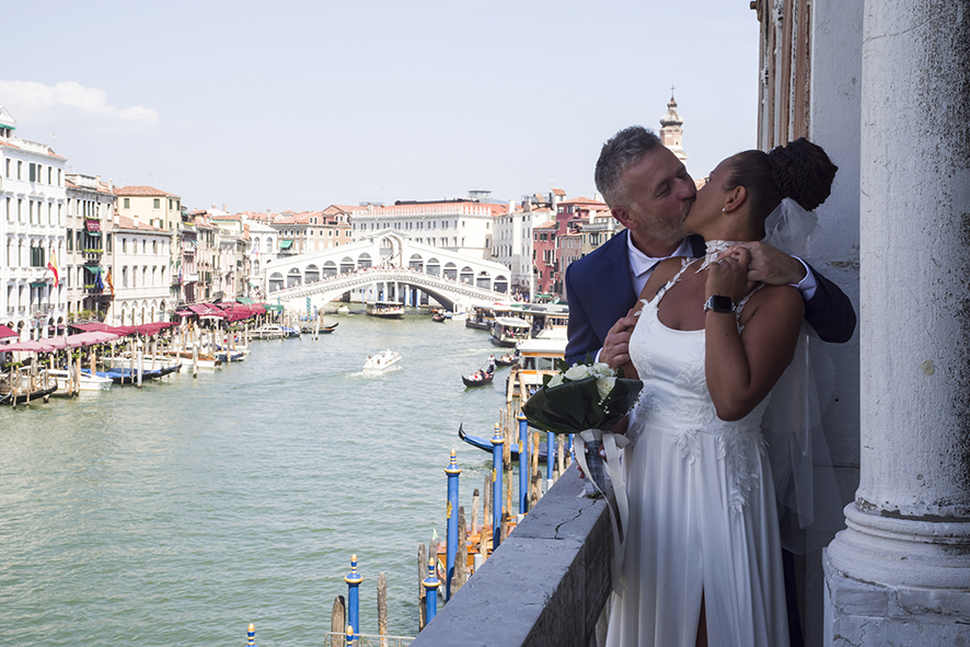 Fotografo sposi, servizio fotografico matrimonio Venezia, sposi a Venezia, studio fotografico Venezia, fotografo per matrimoni in veneto, sposarsi a Venezia,  fotografo sposi, fotografo campagnolo simone, album fotografico sposi venezia, il giorno delle nozze, fotografo nozze, servizio fotografico di nozze. 