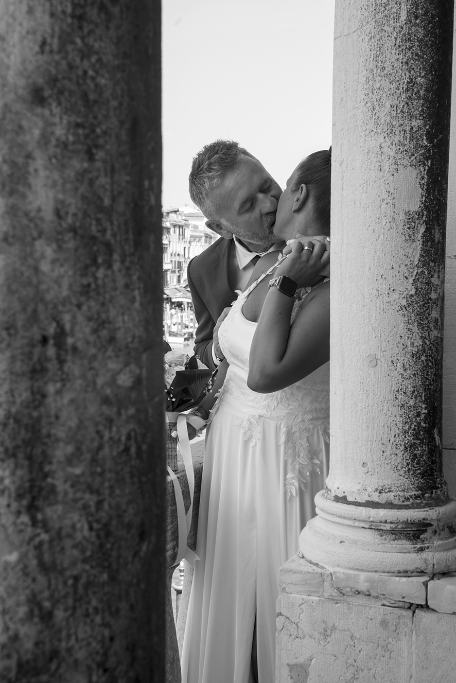 Fotografo sposi, servizio fotografico matrimonio Venezia, sposi a Venezia, studio fotografico Venezia, fotografo per matrimoni in veneto, sposarsi a Venezia, fotografo sposi, fotografo campagnolo simone, album fotografico sposi venezia, il giorno delle nozze, fotografo nozze, servizio fotografico di nozze.