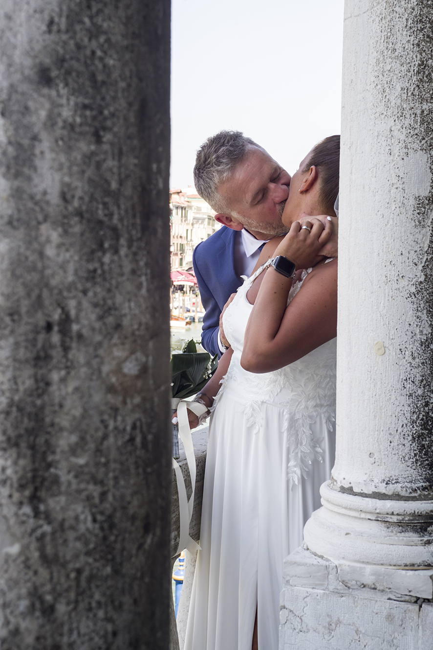 Fotografo sposi, servizio fotografico matrimonio Venezia, sposi a Venezia, studio fotografico Venezia, fotografo per matrimoni in veneto, sposarsi a Venezia, fotografo sposi, fotografo campagnolo simone, album fotografico sposi venezia, il giorno delle nozze, fotografo nozze, servizio fotografico di nozze.