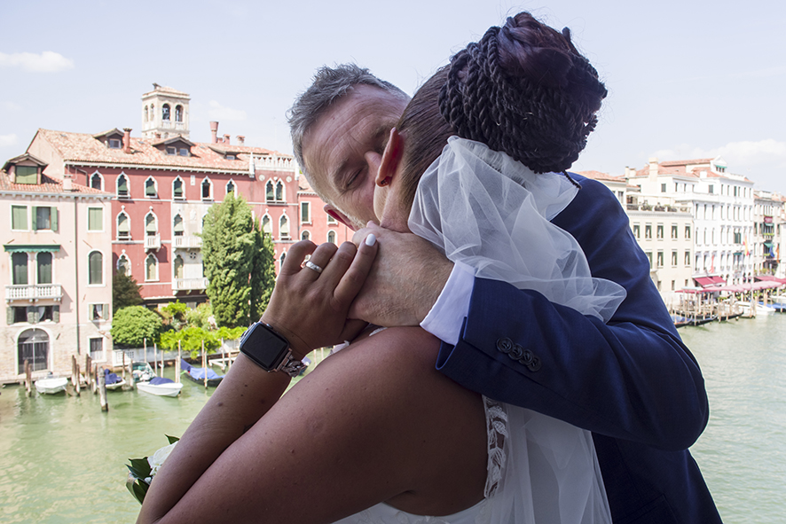 Fotografo sposi, servizio fotografico matrimonio Venezia, sposi a Venezia, studio fotografico Venezia, fotografo per matrimoni in veneto, sposarsi a Venezia,  fotografo sposi, fotografo campagnolo simone, album fotografico sposi venezia, il giorno delle nozze, fotografo nozze, servizio fotografico di nozze. 