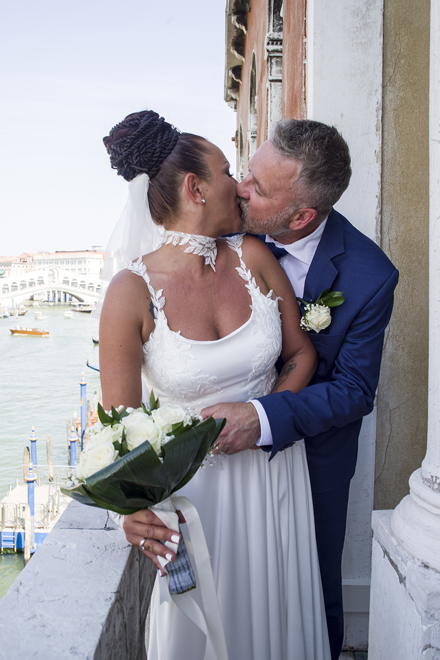 Fotografo sposi, servizio fotografico matrimonio Venezia, sposi a Venezia, studio fotografico Venezia, fotografo per matrimoni in veneto, sposarsi a Venezia, fotografo sposi, fotografo campagnolo simone, album fotografico sposi venezia, il giorno delle nozze, fotografo nozze, servizio fotografico di nozze.