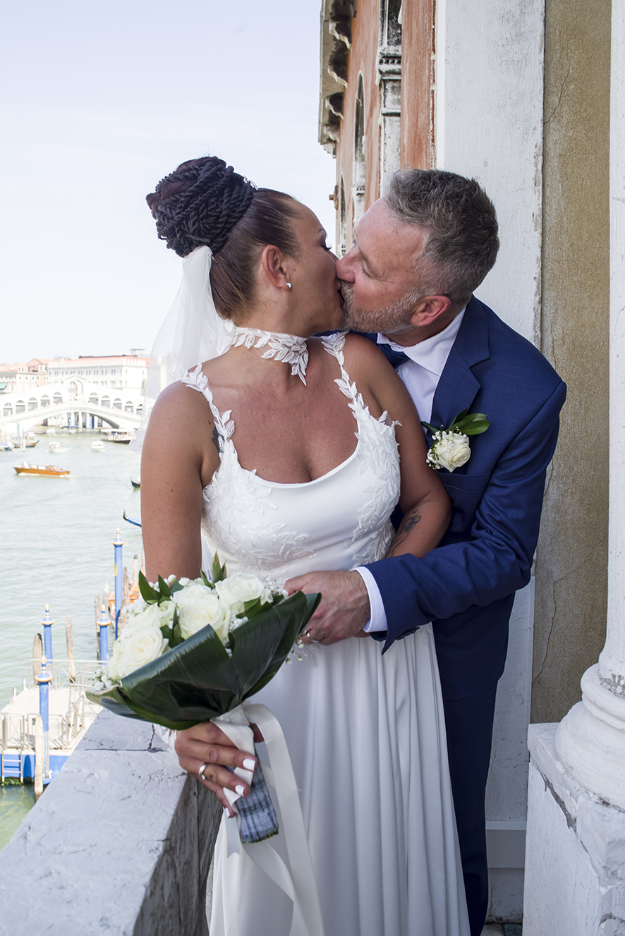 Fotografo sposi, servizio fotografico matrimonio Venezia, sposi a Venezia, studio fotografico Venezia, fotografo per matrimoni in veneto, sposarsi a Venezia,  fotografo sposi, fotografo campagnolo simone, album fotografico sposi venezia, il giorno delle nozze, fotografo nozze, servizio fotografico di nozze. 