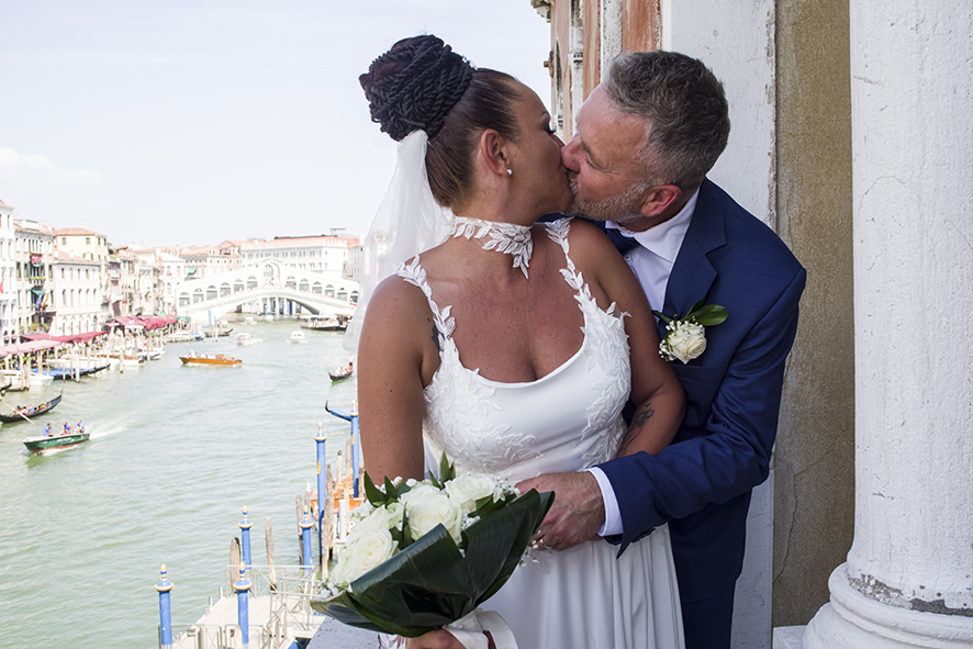 Fotografo sposi, servizio fotografico matrimonio Venezia, sposi a Venezia, studio fotografico Venezia, fotografo per matrimoni in veneto, sposarsi a Venezia,  fotografo sposi, fotografo campagnolo simone, album fotografico sposi venezia, il giorno delle nozze, fotografo nozze, servizio fotografico di nozze. 