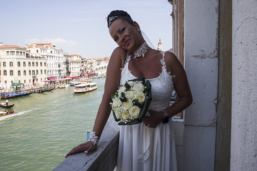Fotografo sposi, servizio fotografico matrimonio Venezia, sposi a Venezia, studio fotografico Venezia, fotografo per matrimoni in veneto, sposarsi a Venezia, fotografo sposi, fotografo campagnolo simone, album fotografico sposi venezia, il giorno delle nozze, fotografo nozze, servizio fotografico di nozze.