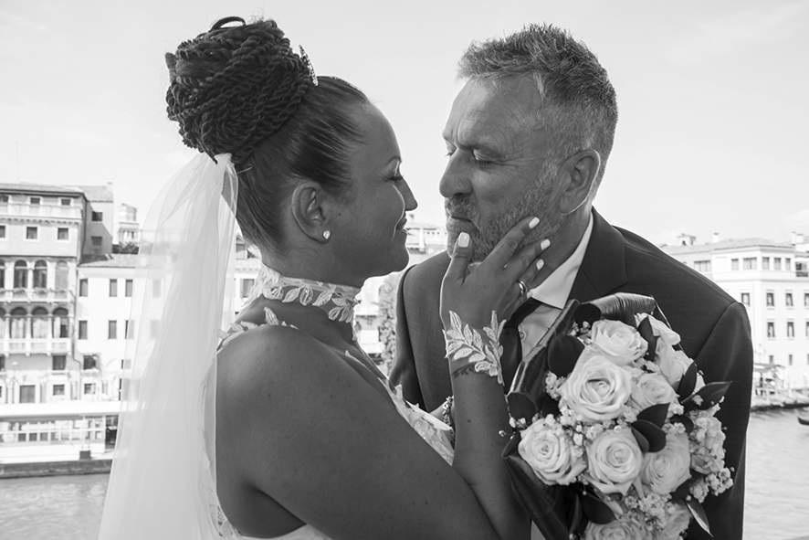 Fotografo sposi, servizio fotografico matrimonio Venezia, sposi a Venezia, studio fotografico Venezia, fotografo per matrimoni in veneto, sposarsi a Venezia, fotografo sposi, fotografo campagnolo simone, album fotografico sposi venezia, il giorno delle nozze, fotografo nozze, servizio fotografico di nozze.