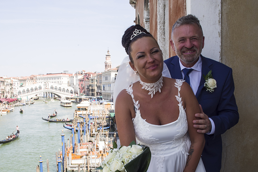 Fotografo sposi, servizio fotografico matrimonio Venezia, sposi a Venezia, studio fotografico Venezia, fotografo per matrimoni in veneto, sposarsi a Venezia, fotografo sposi, fotografo campagnolo simone, album fotografico sposi venezia, il giorno delle nozze, fotografo nozze, servizio fotografico di nozze.