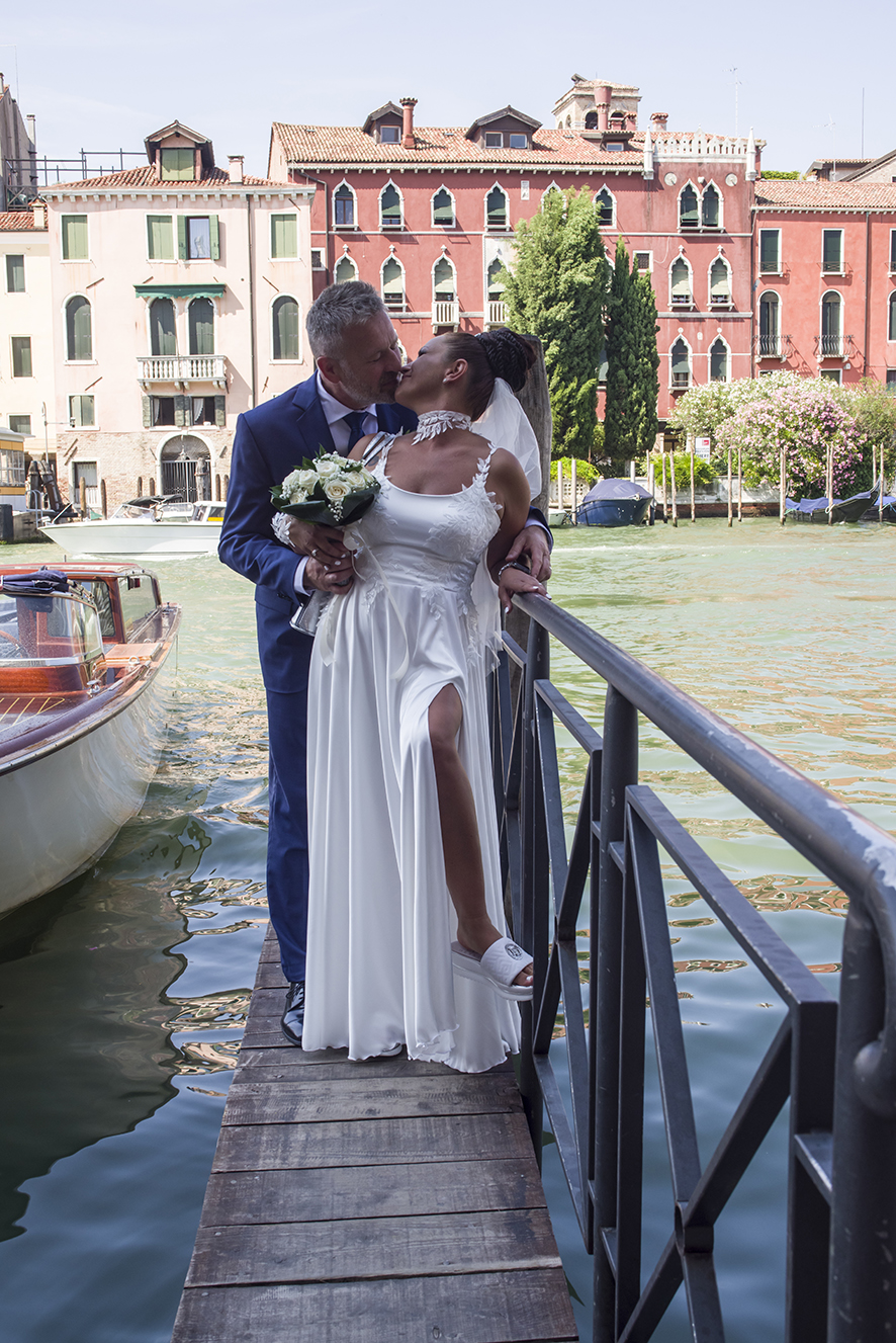 Fotografo sposi, servizio fotografico matrimonio Venezia, sposi a Venezia, studio fotografico Venezia, fotografo per matrimoni in veneto, sposarsi a Venezia,  fotografo sposi, fotografo campagnolo simone, album fotografico sposi venezia, il giorno delle nozze, fotografo nozze, servizio fotografico di nozze. 