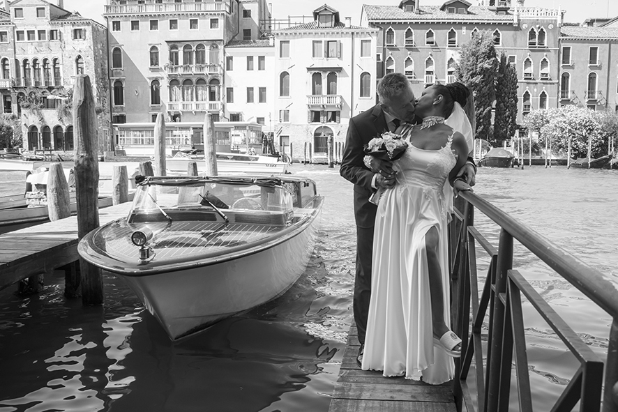 Fotografo sposi, servizio fotografico matrimonio Venezia, sposi a Venezia, studio fotografico Venezia, fotografo per matrimoni in veneto, sposarsi a Venezia,  fotografo sposi, fotografo campagnolo simone, album fotografico sposi venezia, il giorno delle nozze, fotografo nozze, servizio fotografico di nozze. 