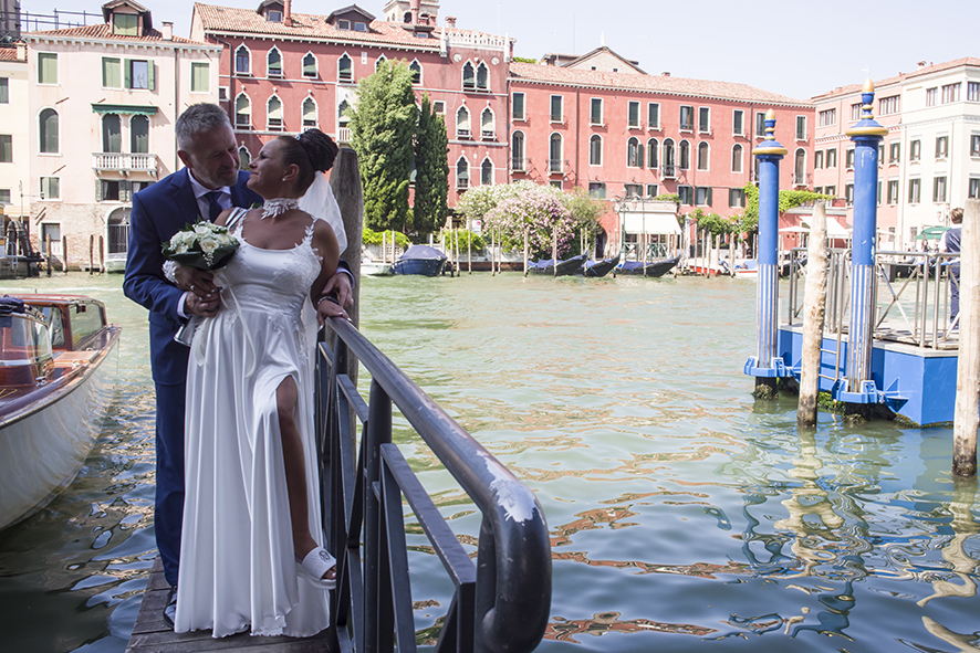 Fotografo sposi, servizio fotografico matrimonio Venezia, sposi a Venezia, studio fotografico Venezia, fotografo per matrimoni in veneto, sposarsi a Venezia,  fotografo sposi, fotografo campagnolo simone, album fotografico sposi venezia, il giorno delle nozze, fotografo nozze, servizio fotografico di nozze. 